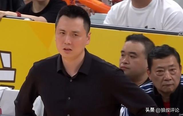 湖人终于开窍!欲3换1引进顶级内线,三巨头成雏形,詹姆斯尴尬